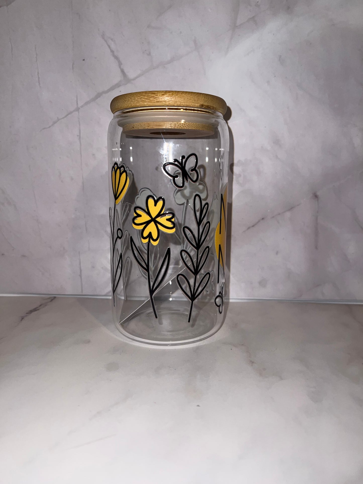 🌼 MAMA – 16 oz Glass Tumbler (Butterflies & Floral)