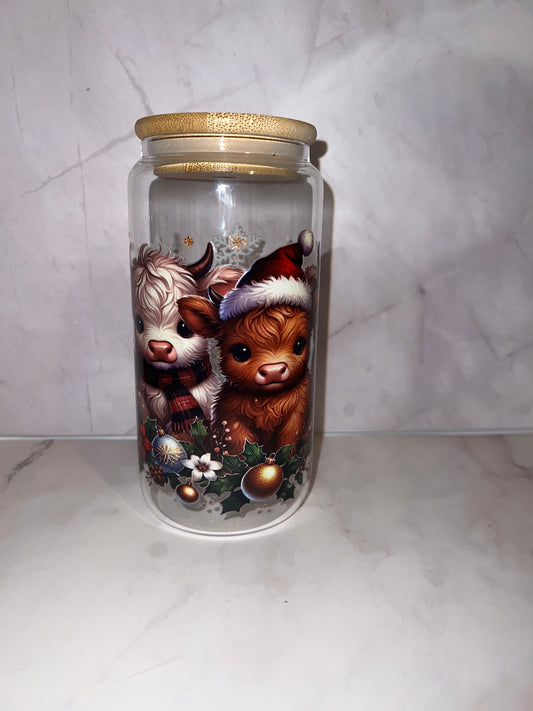 🎄 Christmas Highland Cow – 16 oz Glass Tumbler