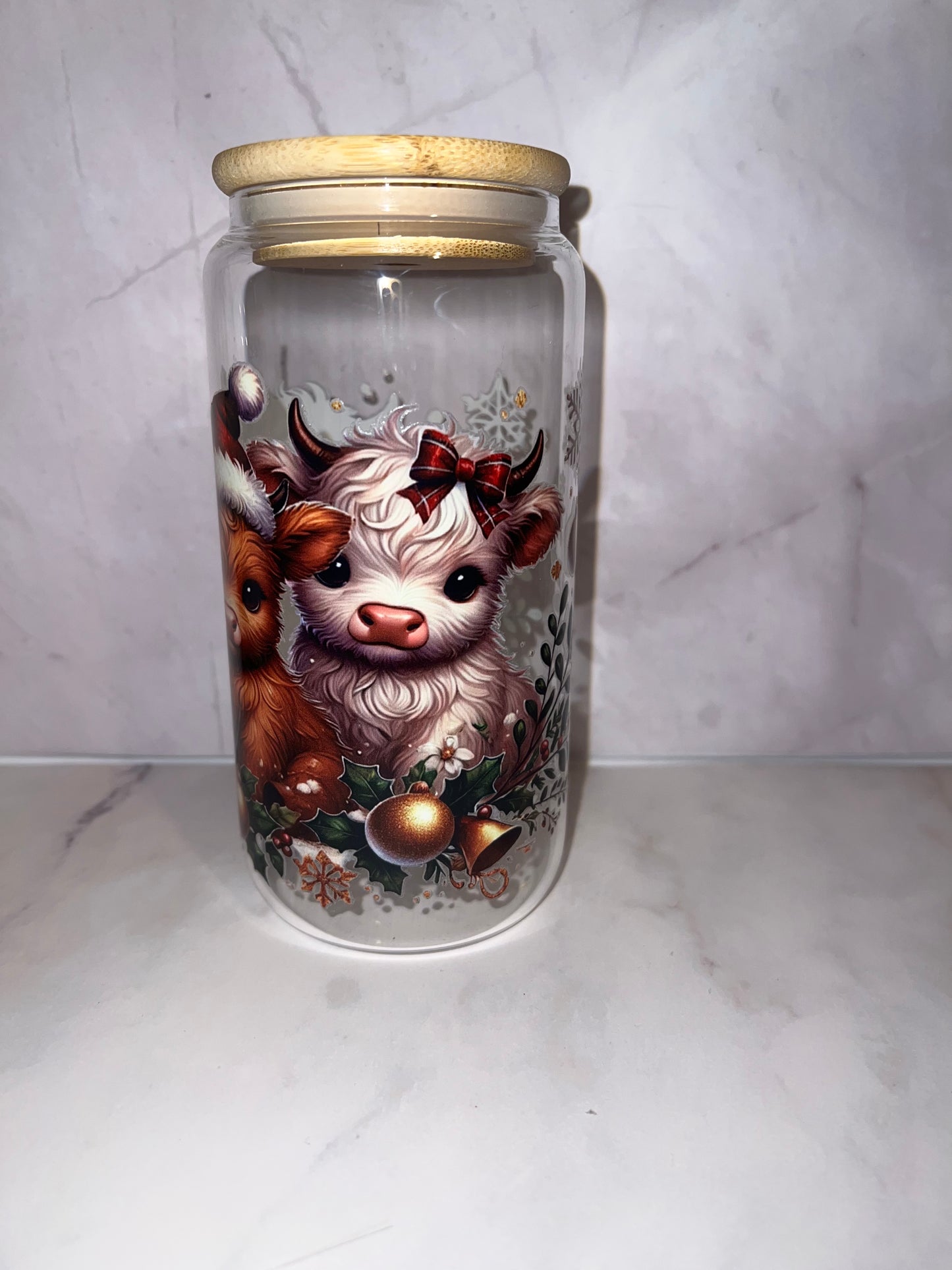 🎄 Christmas Highland Cow – 16 oz Glass Tumbler