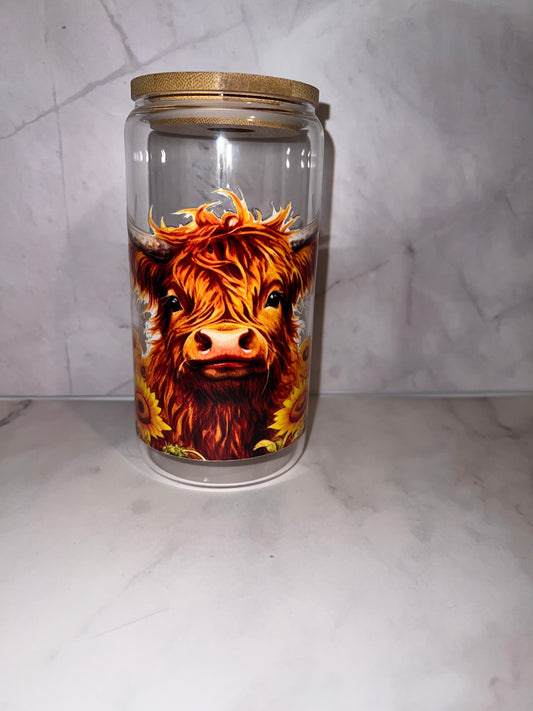 🌻 Highland Cow With Sunflowers – 16 oz Glass Tumbler